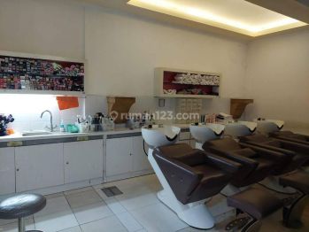 Dijual disewakan Rumah Wr Supratman 2.5 Lantai Surabaya Pusat