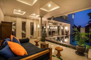 Villa Lux Bagus Furnished SHM di Badung, Bali