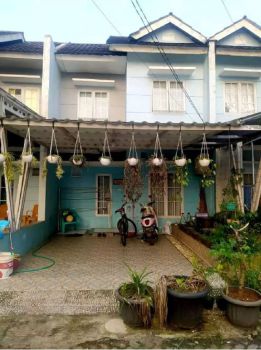 Disewakan Rumah 2 Lantai dengan Lokasi Strategis