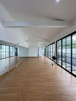 rumah dibintaro dalam cluster ada pool dijual cepat harga menarik