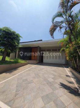 Rumah Mewah Graha Candi Golf View Kota ada kolam renang