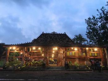 Resto & Cafe Dijual 2 menit dari Kampus UII