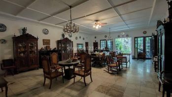 Rumah bagus  di JL Kemang Selatan Raya