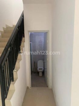 Disewakan rumah semi furnished 2 Lantai SHM Bagus banget!!!