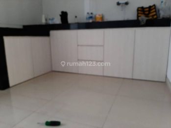 Disewakan Rumah 2 Lantai semi furnished 3 kamar murah bangett