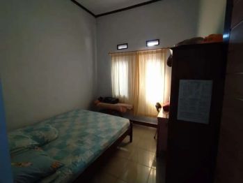 Rumah Dijual, lokasi pinggir jalan akses menghadap barat
