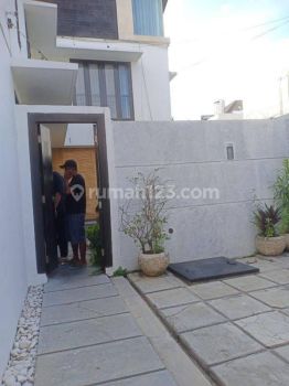 B 68 villa di Umalas 3 Lantai