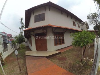 Rumah di Kebayoran Lama, Jakarta Selatan Klasik Hoek