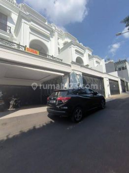 Rumah Mewah dalam Komplek Elite di M Kahfi 1 Jagakarsa