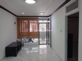 Rumah baru renov sudah tinggi dr jalan harga murah di Kelapa gading cengkir