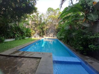 Disewakan Rumah Mewah Besar Harga Murah Siap Huni Private Pool Bisa Untuk Kantor