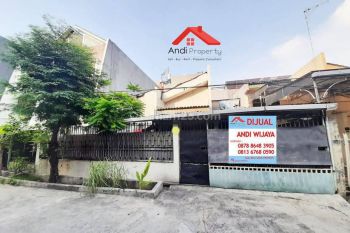 Rumah Tua Hitung tanah Jalan 2 mobil Di Taman Ratu(TR89)