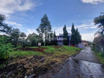 Tanah Luas Bagus Untuk Villa Townhouse di Istana Bunga Lembang