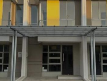 Disewakan Rumah Baru Pik2 Uk 4,5x10 Lantai Kamar Full Vinyl Siap Huni