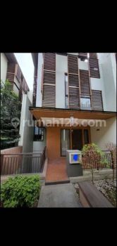 Sewa rumah di Jalan bsd, cluster Greenwich. Tangerang full furnish