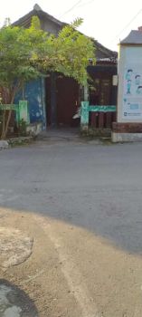 Dijual bangunan hitung tanah 2 muka UNS L: 110m