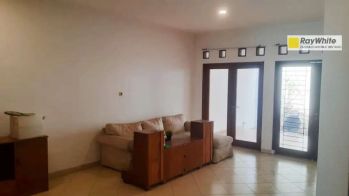 Rumah dihitung tanah aja di Bintaro sektor 9 Tangerang selatan