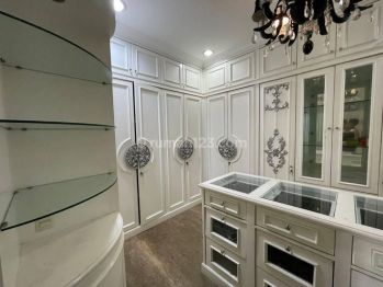 Disewakan Rumah American Classic Full Furnished Mewah Luas 230 M2