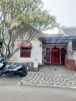 Rumah Mungil Tertata Rapih Apik Dalam Komplex Dekat Stasiun