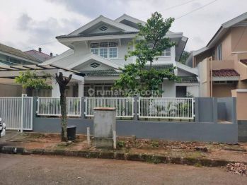 Disewakan rumah cantik 2 lantai full furnish di bintaro