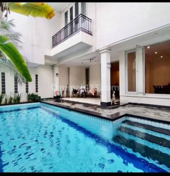 Rumah Kemang barat bebas banjir Private Pool Kondisi Ter