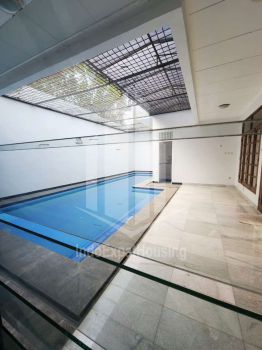 Disewakan Rumah Cantik Siap Huni di Area Premium Kebayoran Baru