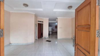 Disewakan murah Rumah Lux dan besar 2 lantai hanya 37 juta/ tahun