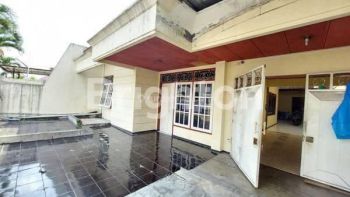 Rumah semi Kos daerah Tidar bawah