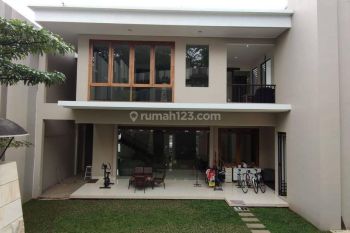 Rumah di Setra Duta, Bagus, Taman Belakang Luas, Jual Cepat