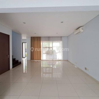 Rumah Di Serenia Hills Lebak Bulus