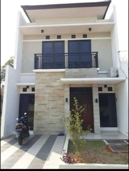 Rumah dua lantai di lingkungan BPD pedurungan