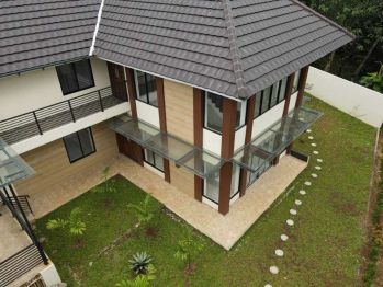 Rumah Baru, Hook, Belakang Green Area Halaman Luas di Area Sentul City