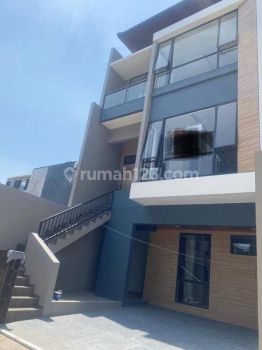 Dijual Rumah Baru Lux Modern di Setraduta Royal Grande