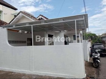 RUMAH VILLA DALAM KOMPLEK PERUMAHAN ROYAL GARDEN KUTA