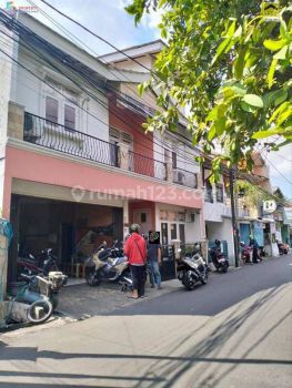 Rumah 2,5 Lantai Bagus Semi Furnished SHM di Cipinang Jatinegara