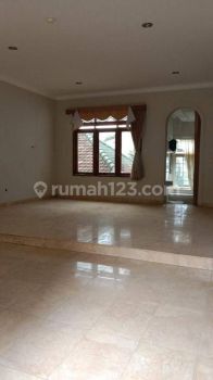 Disewakan Rumah SHM di Sayap Riau Bagus