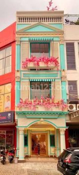 RUKO TIGA LANTAI ADA LIFT DAN ROOFTOP DI TANGERANG