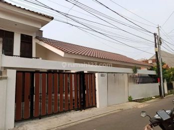 Rumah Murah Baru Renovasi 1,5 Lantai di Rawamangun