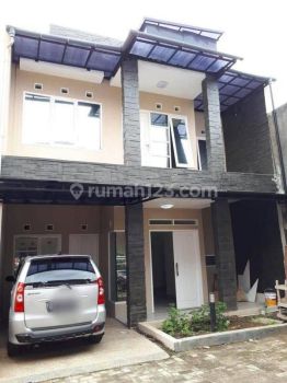 Di jual rumah minimalis modern di Sarijadi townhouse siap huni