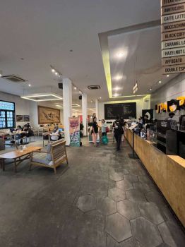 Disewakan rumah komersiil lokasi jalan Riau/ L.E. Martadinata