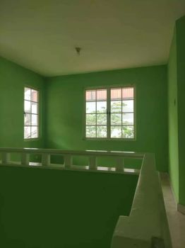 Di sewakan rumah dgn halaman luas.