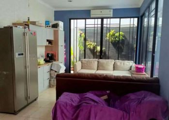 Dijual rumah di Boulevard legenda wisata dengan kolam renang