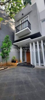 Disewakan rumah Bagus di kawasan Kebayoran Baru