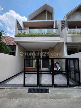Rumah baru dalam komplek di Jatiwaringin Bekasi