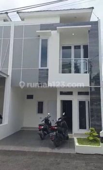 Rumah  Deket perkantoran Matraman Jakarta Timur