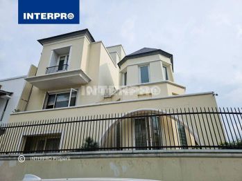 Disewakan Rumah Hook 3 Lantai Permata Buana Dekat Sekolah