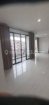 thumbnail-di-sewa-apartemen-mewah-baru-3-br-the-lloyd-semi-furnished-siap-huni-6