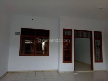 Rumah di Regency 2, seberang Sekolah Tarsisius gelam Jaya Tangerang Sudah