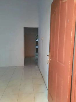 Di kontrakan rumah di Kebonsari