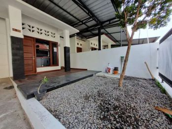 Rumah Cozy dekat UNS dengan Kitchen Set